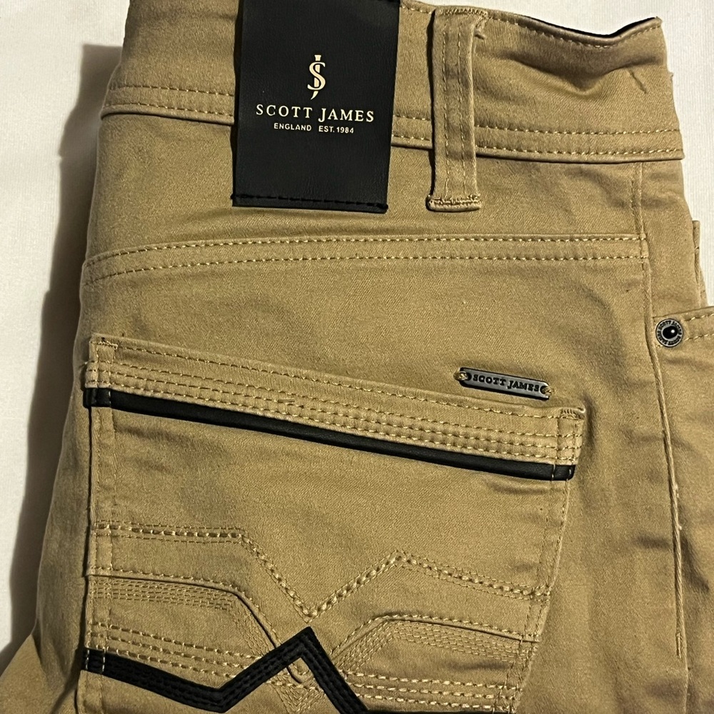 Men’s Deep tan khaki pants.